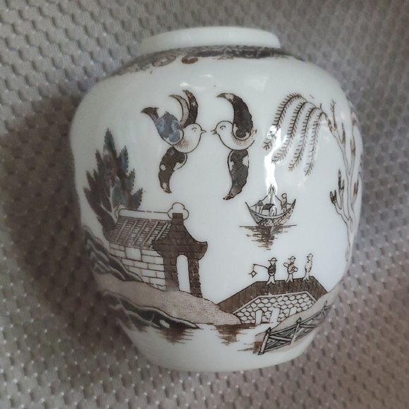Brown And White Ginger Jar Vase - Picture 1 of 10
